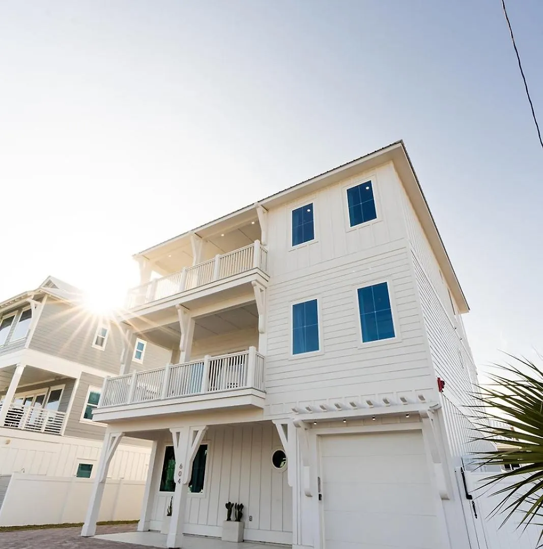 The Taj Of The Gulf! Luxury Beach Mansion! Sleeps 37, Private Pool & Hot Tub, Putting Golf Panama City Beach