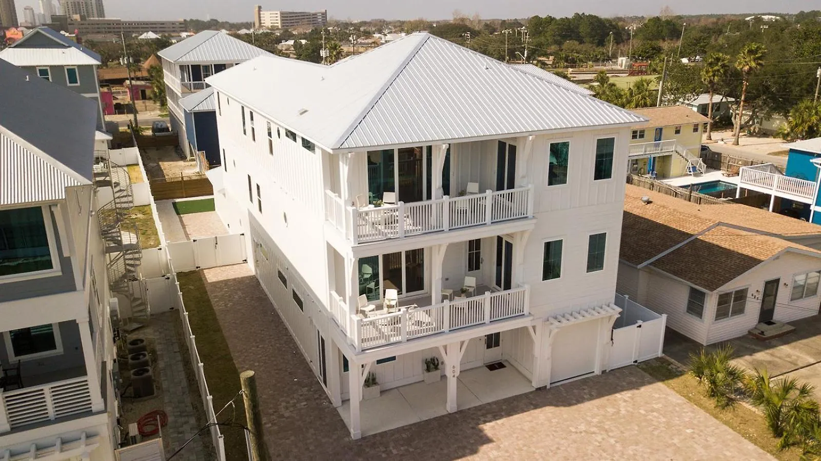 The Taj Of The Gulf! Luxury Beach Mansion! Sleeps 37, Private Pool & Hot Tub, Putting Golf Panama City Beach Villa