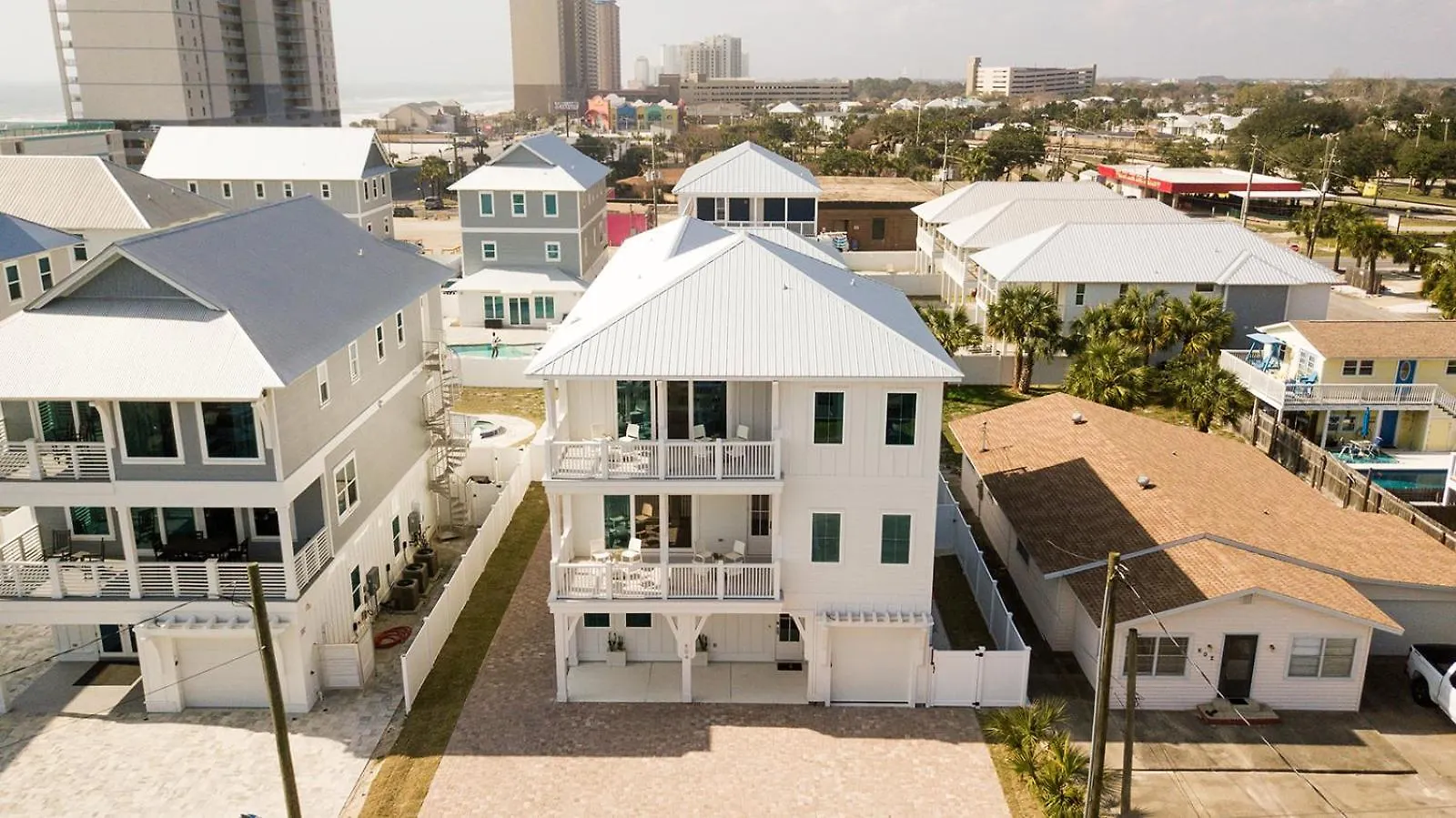 פנמה סיטי ביץ' The Taj Of The Gulf! Luxury Beach Mansion! Sleeps 37, Private Pool & Hot Tub, Putting Golf וילה פנמה סיטי ביץ'